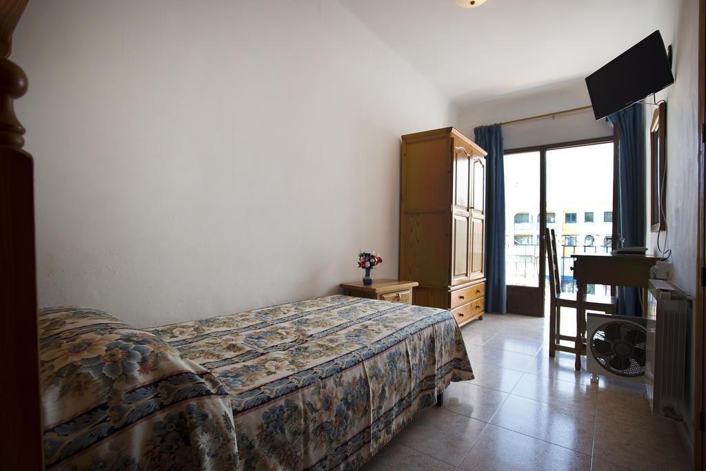 Hostal Sa Rota by null