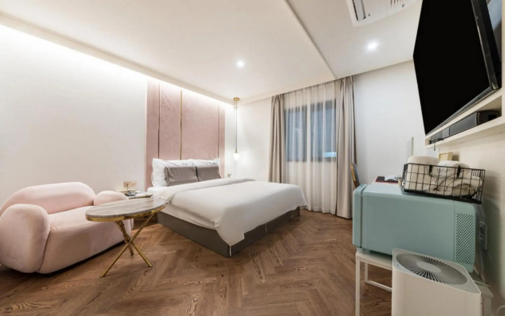 Economy room