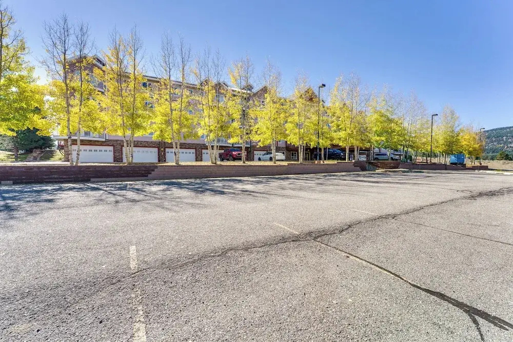 2 Mi to Angel Fire Resort: Mtn-view Condo!