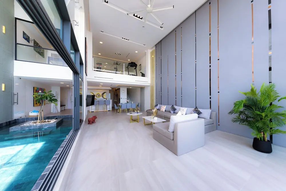 Massive 4 Bedroom with Cinema & Gym