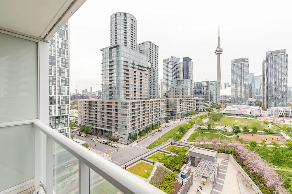 Simply Comfort Stunning Downtown Condos - фото 15