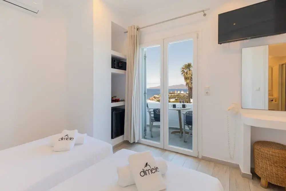 1 Bedroom Deluxe Double room with sea view (full double bed)