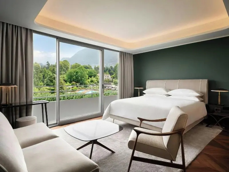 1 Bedroom Double Junior Suite (full double bed and sofa) (king size bed)