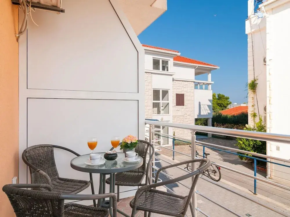 Apartments Island Beat - One Bedroom Apartment With Balcony and Sea View