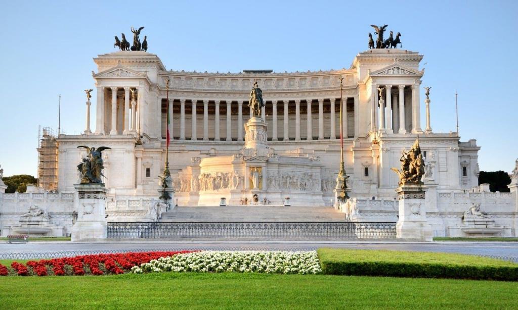 Navona Rooms with Jacuzzi image