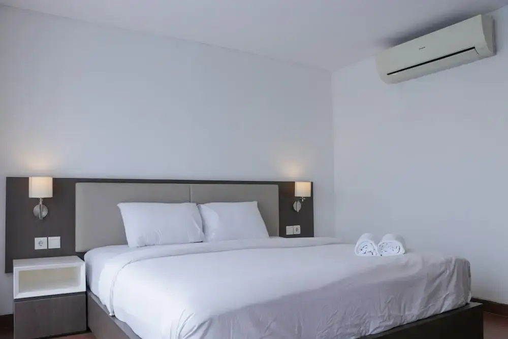 Spacious And Modern 3Br Apartment At Simprug Park Residences