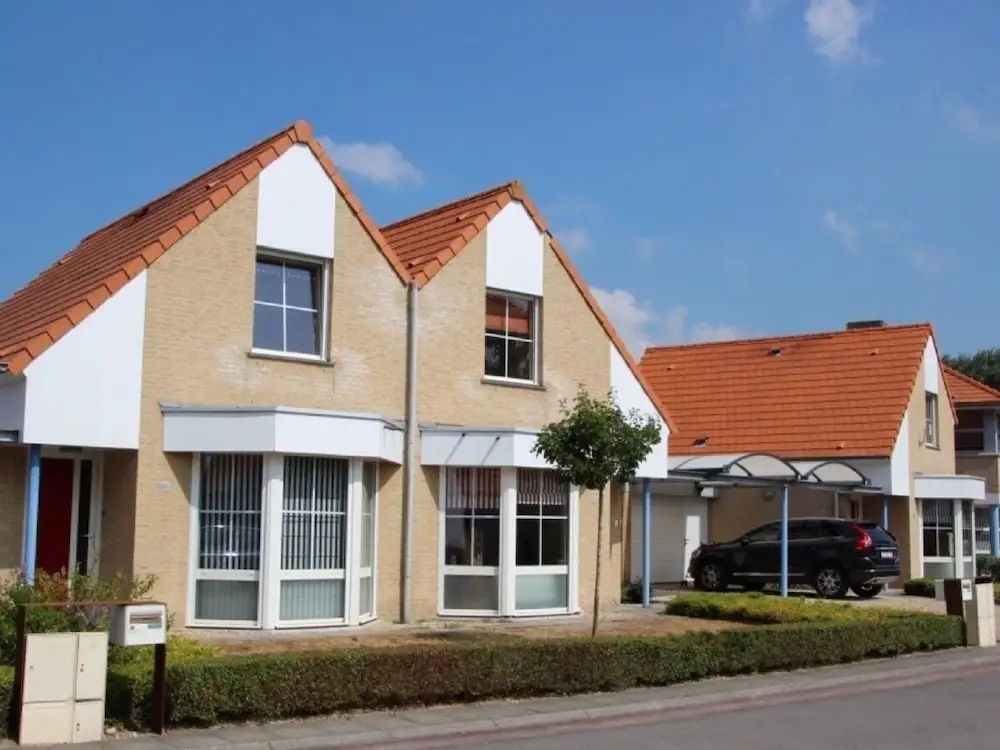 Spacious Holiday Home With a Garden, at 800 m. From the sea