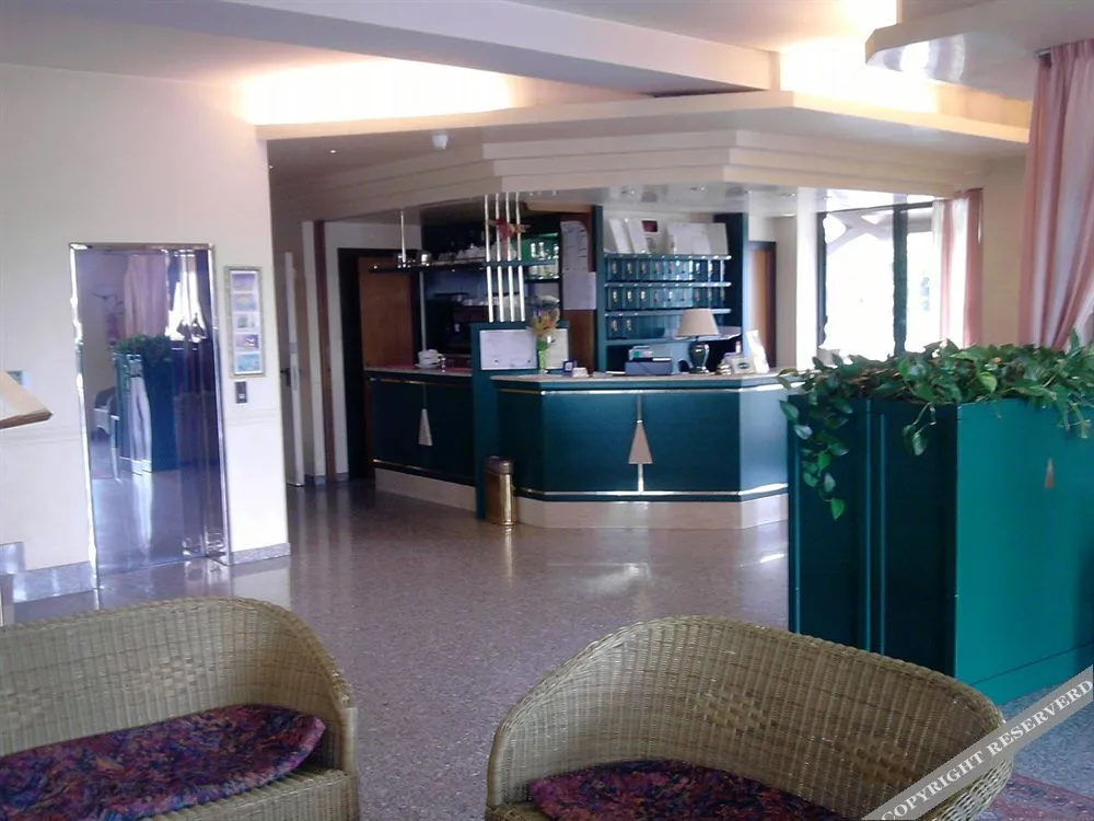Lobby & Reception