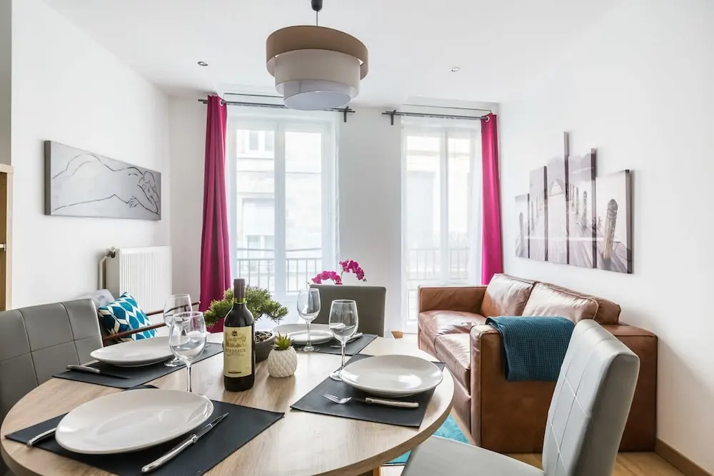 Cozy 3BR Apartment in Capucins, Bordeaux