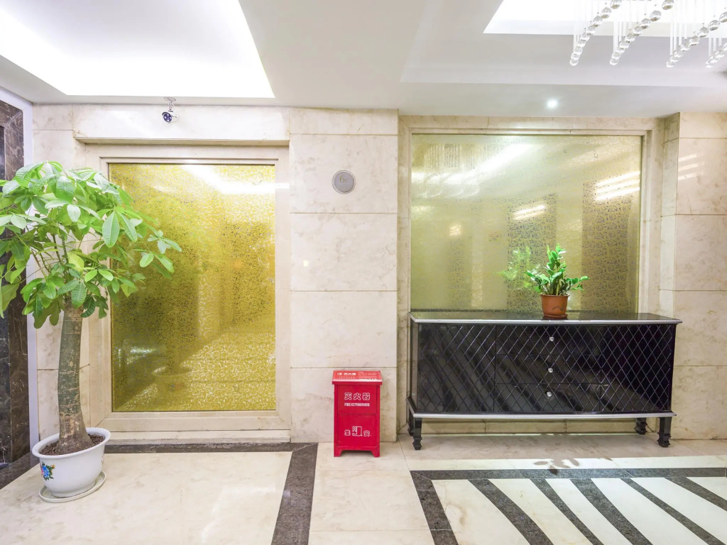 Lobby & Reception