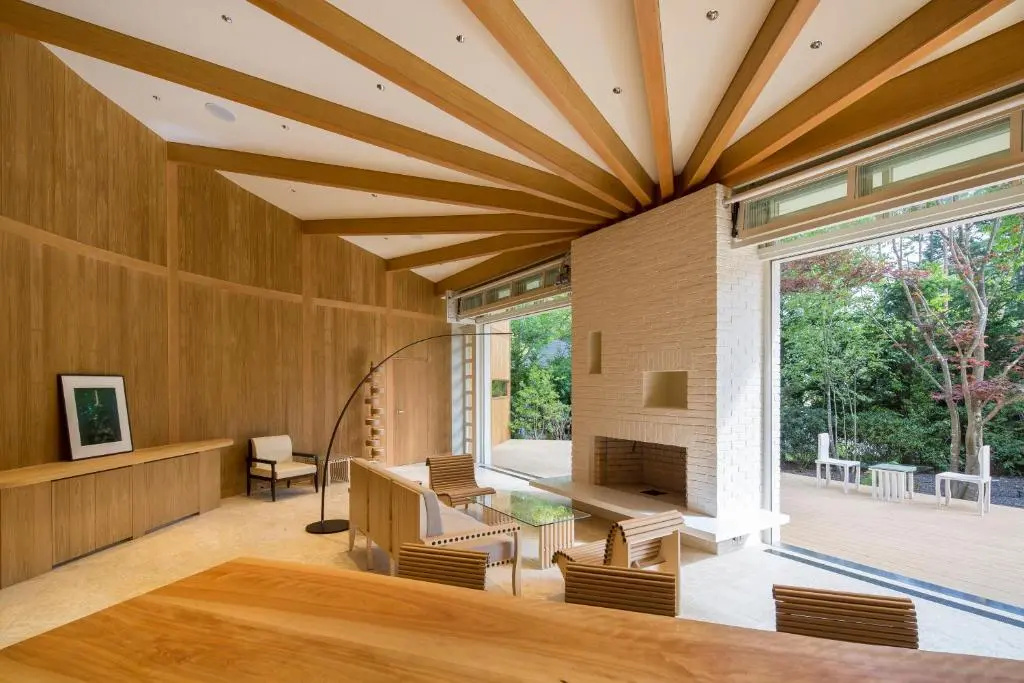 Shishi Iwa House