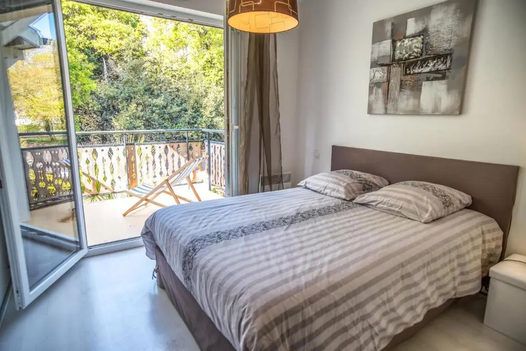 Voir la photo 3 — Appartement 90 m2 avec parking terrasse balcons, proche du port et plages