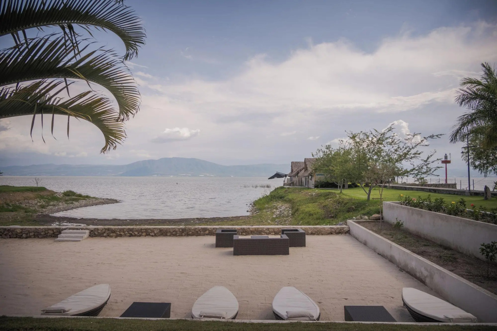 Beach & Waterfront