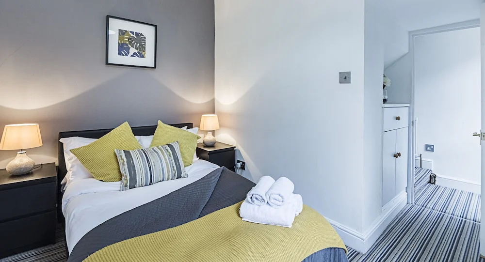 YKP Apartments - Mornington Crescent