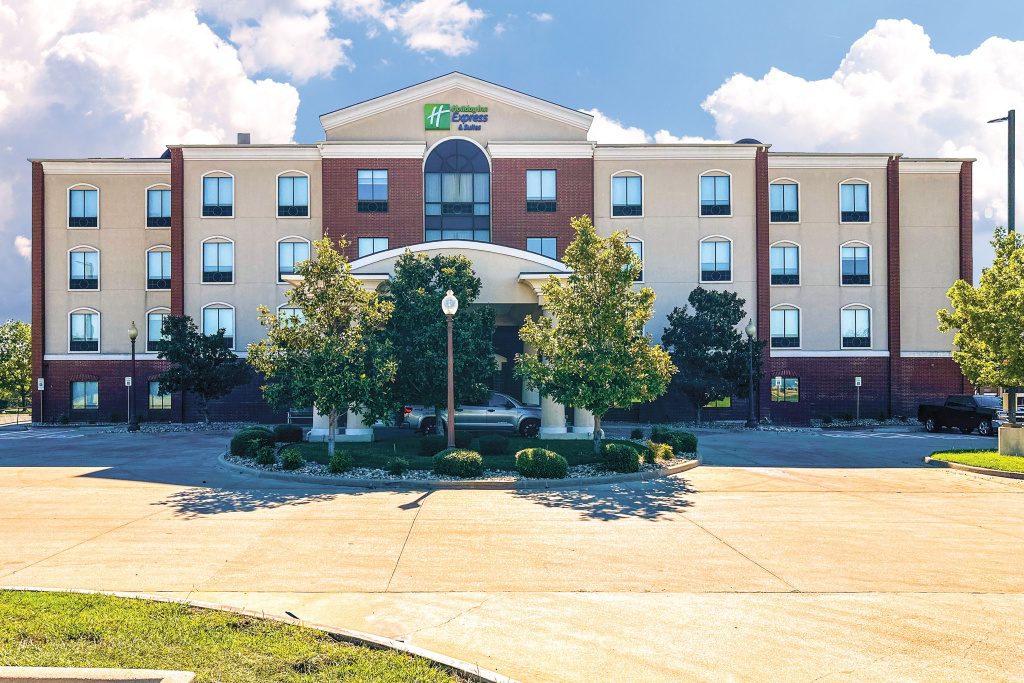 Holiday Inn Express Hotel & Suites Ennis by IHG