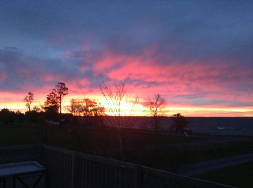 Moonlight On The Lake Bed & Breakfast