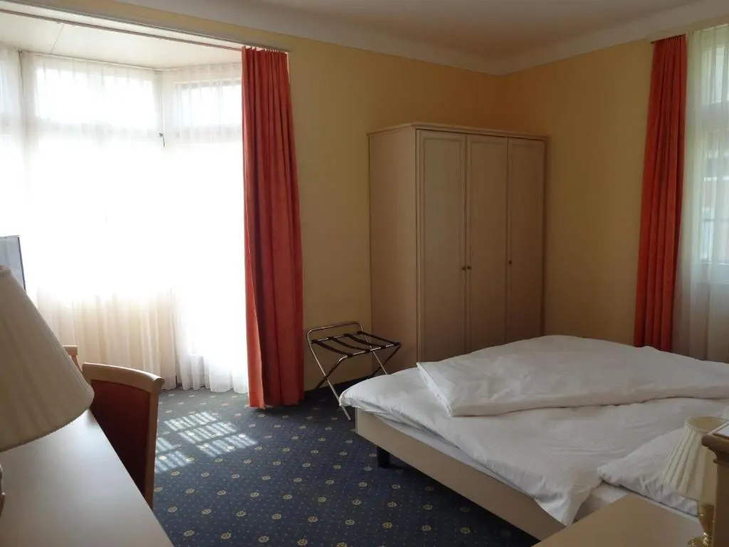 Superior Double room with lake view (full double bed)