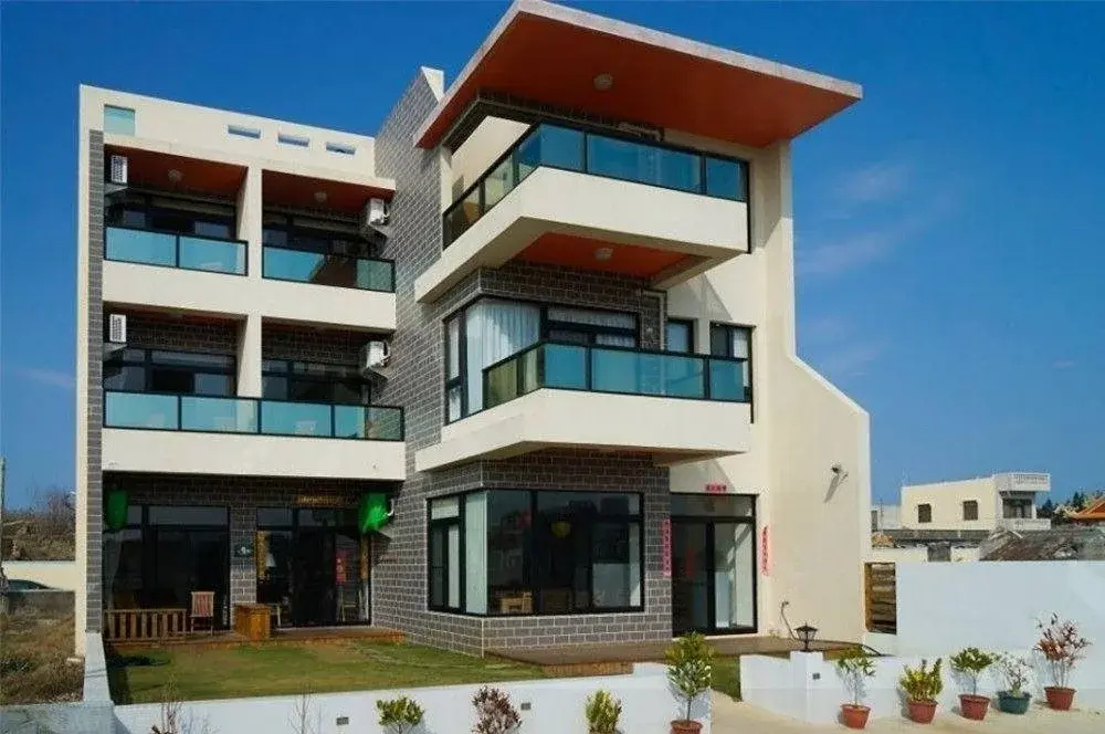 Six Color Sea B & B