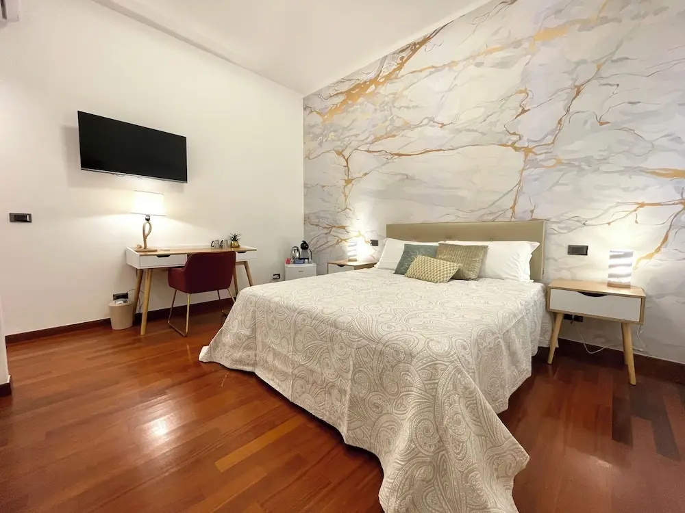 Deluxe Double room (full double bed)