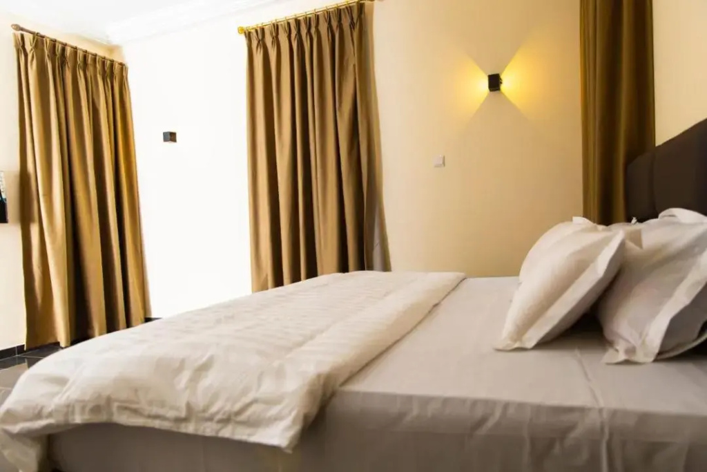 3 bedroom fully furnished Available for Rent