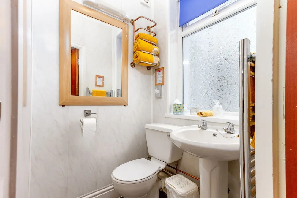 Standard Double Basement room (twin beds)