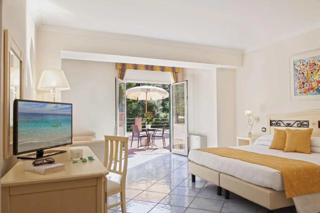 Hotel photo 12