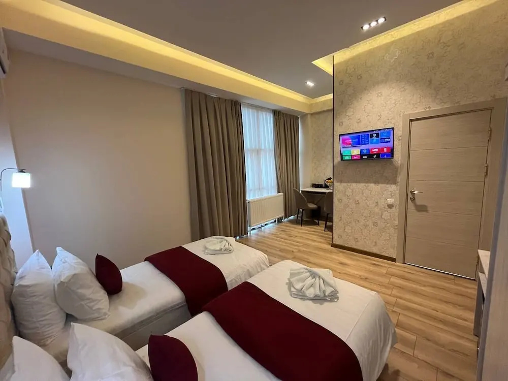 Deluxe Double room with city view (full double bed)