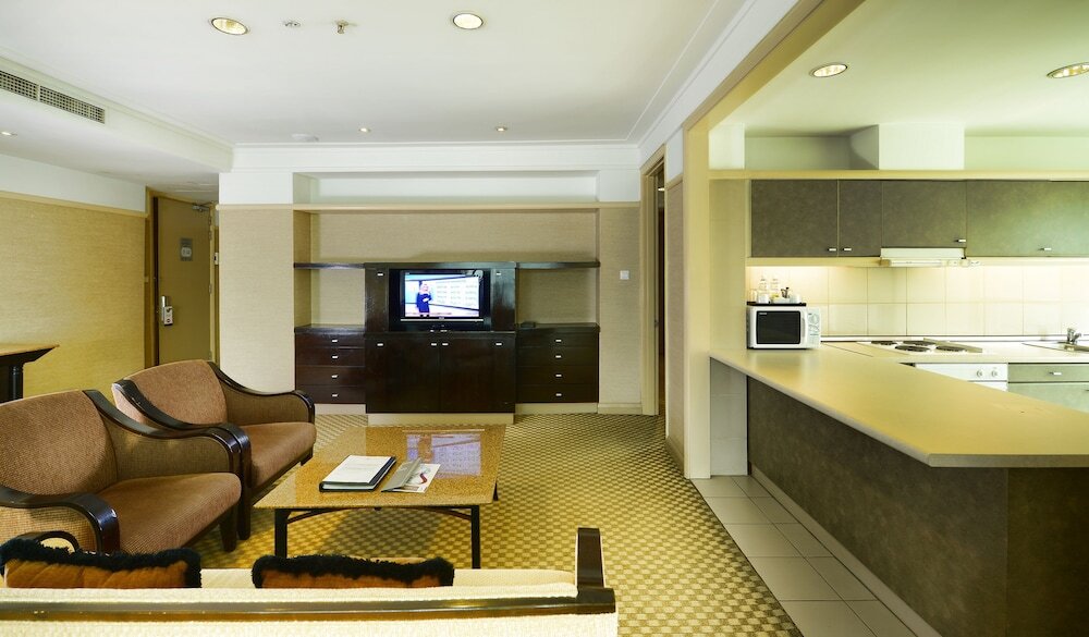 Pacific Regency Hotel Suites