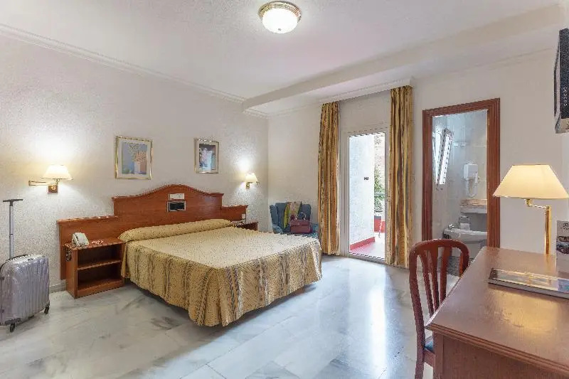 Standard Quadruple room with balcony