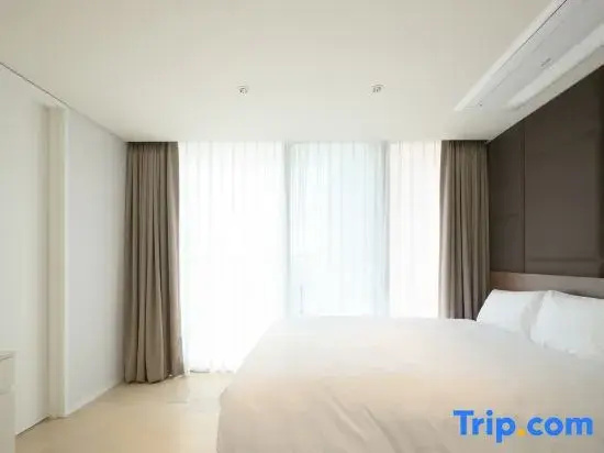 Double Suite full double bed