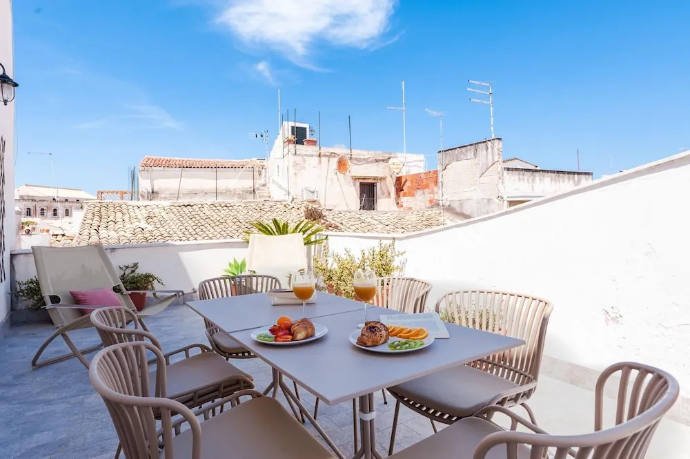 Five Stars Sicily Intera