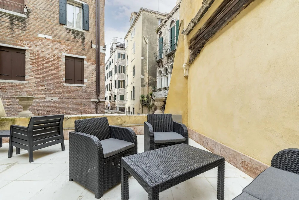Gondola Luxury Apartment by Wonderful Italy