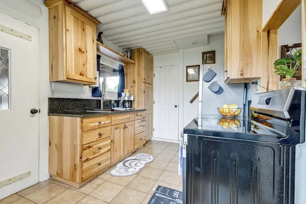 Unique Dog-friendly Log Cabin: Short Walk to Ocean — фото 5
