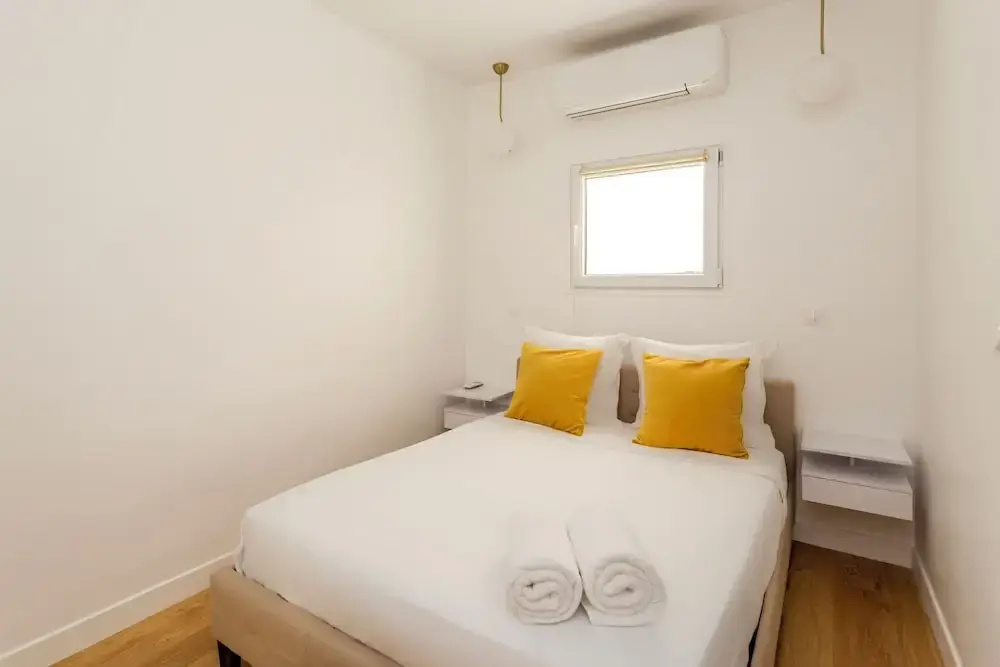 Apartment with courtyard view