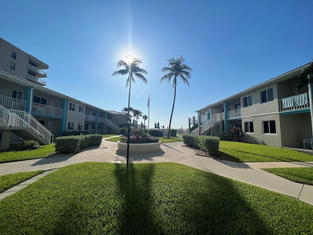 Gulfstream Manor