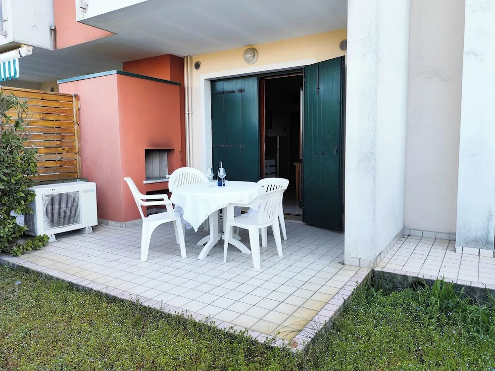 Comfortable Flat With Patio and Pool