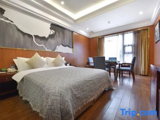 Standard room with street view
