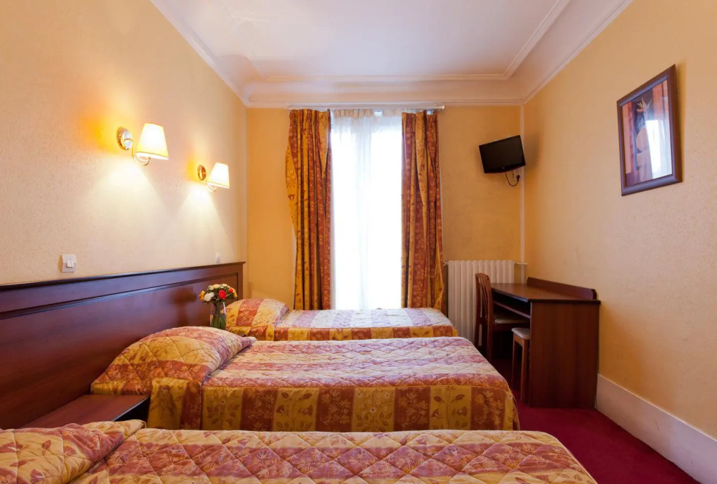 Standard Triple room