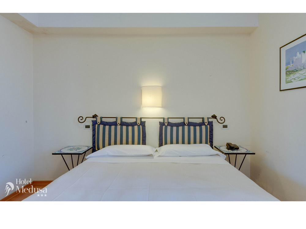 Hotel Medusa — 5
