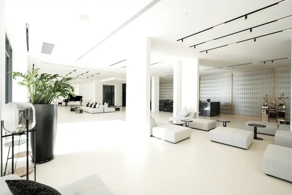 Lobby & Reception
