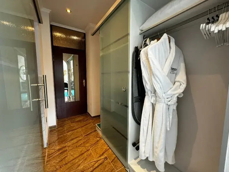 Standard Double room with river view (full double bed)