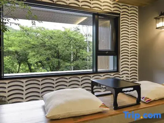 Double Suite (full double bed)