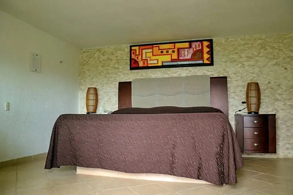 Double Suite (full double bed)
