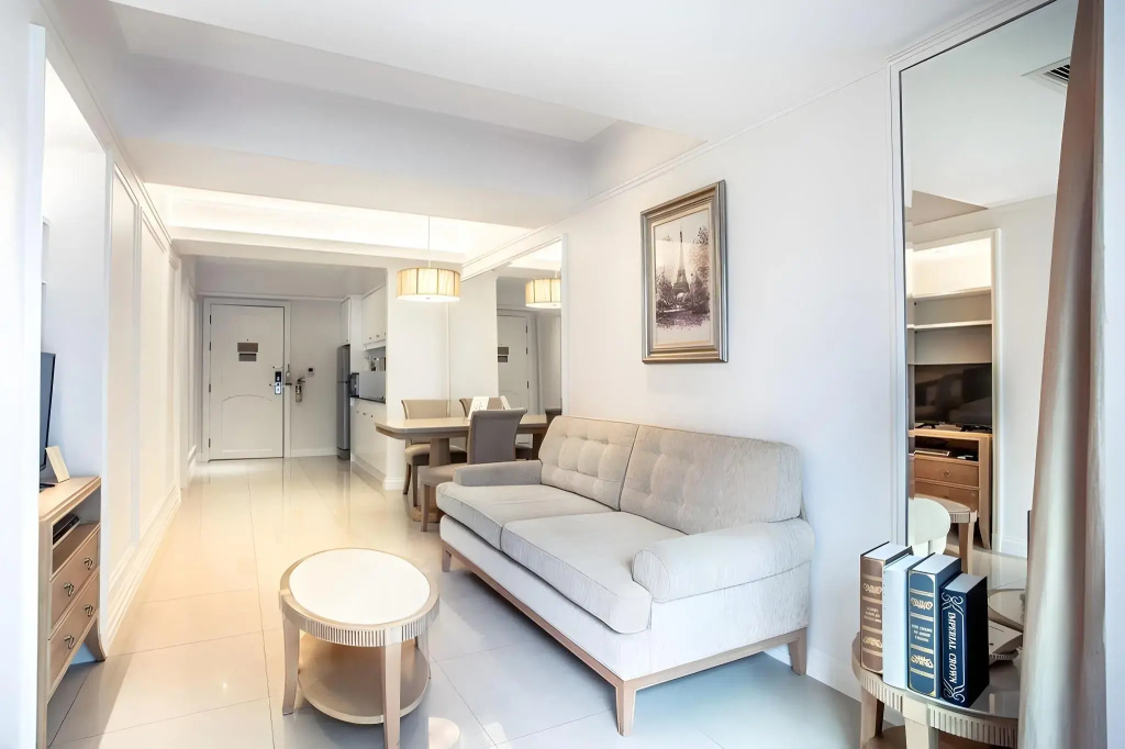 Отель Hope Land Hotel Sukhumvit 24 в Бангкоке