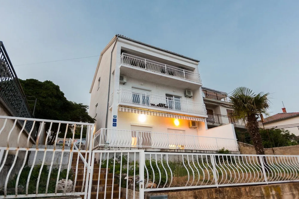 Apartmani Studio Sleeps 2 -parking -private Garden