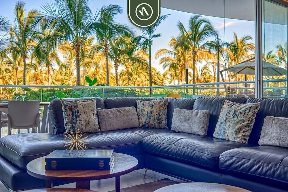 Oceanfront 2BR Condo - Pool - Cevicheria - Beach
