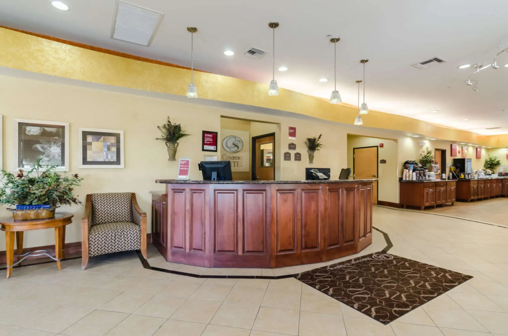 Comfort Suites Salina South - фото 2