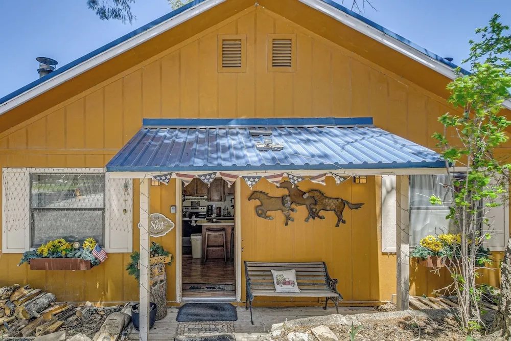 Walk to Dtwn Cloudcroft! Cozy Mtn Cabin w/ Hot Tub