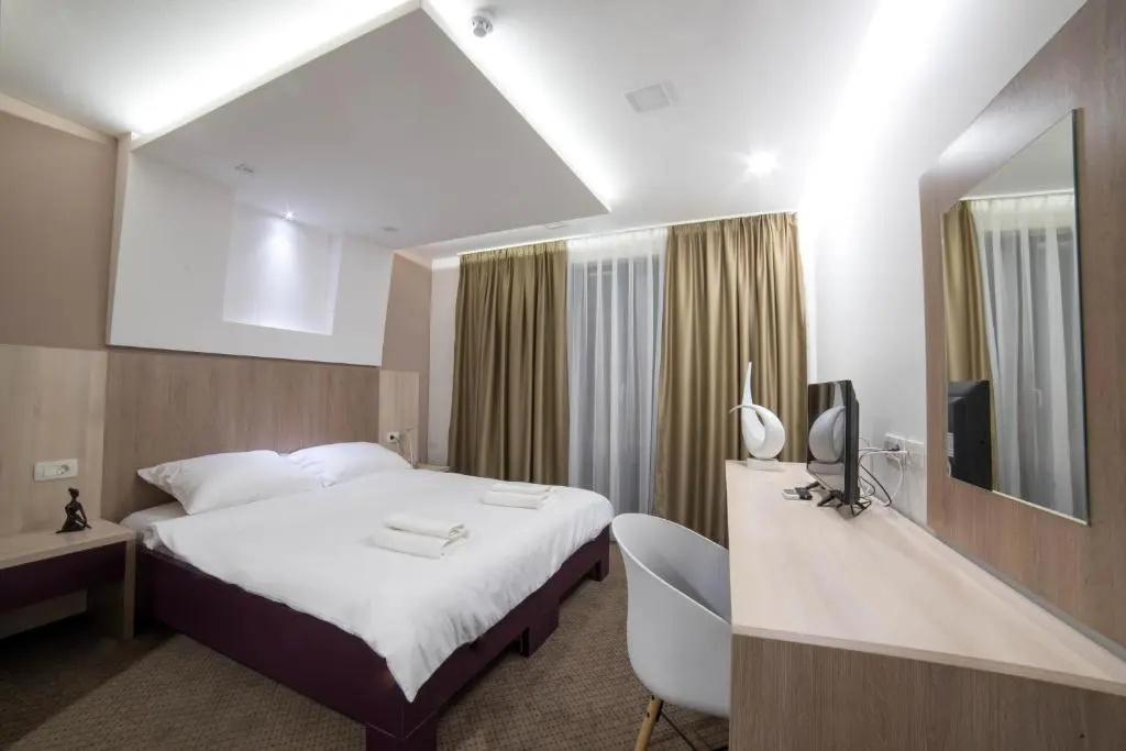 Deluxe Double room with garden view (full double bed)