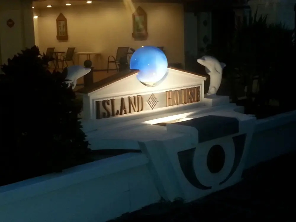 Island House Hotel